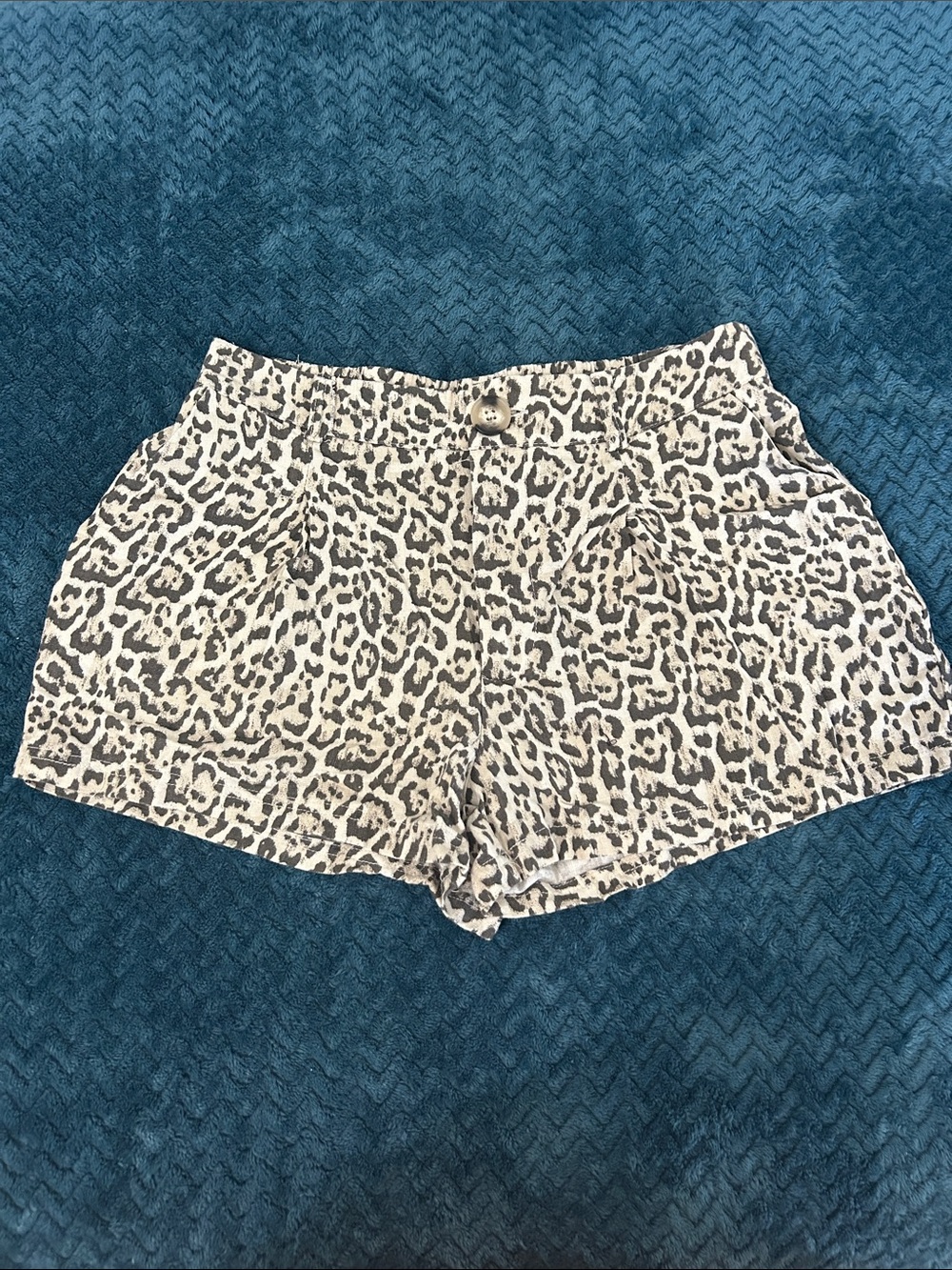 Leopard Print Women's Casual Shorts - Neutral